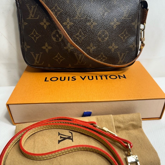 Louis Vuitton Accessories Pouch - Picture 2 of 11